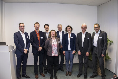 Referenten und Moderator freuen sich über die gelungene Veranstaltung (ausnahmsweise ohne Maske): Dr. Thomas Kaulitz (Geschäftsführer SID/PITSID), Prof. Marek Hauptmann (Fraunhofer IVV), Patrick Cunningham, Carolin Sommerer (beide SID), Volker Reimer (Mondi Trebsen), Beatrix Genest (SID Leipzig), Moderator Dr. Jürgen Stopporka (Verein POLYGRAPH Leipzig e. V.) und Lutz Richter (Vorstandsvorsitzender Verein POLYGRAPH Leipzig e. V.)