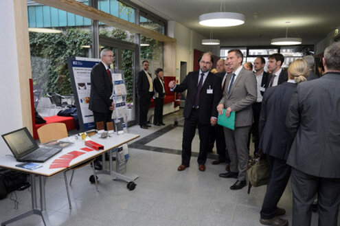 Staatsminister Martin Dulig und Dr. Steffen Tobisch (Vorstandsvorsitzender der SIG) beim Messerundgang Staatsminister Martin Dulig und Dr. Steffen Tobisch (Vorstandsvorsitzender der SIG) beim Messerundgang