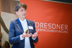 Beatrix Genest, Sächsisches Institut für die Druckindustrie GmbH während ihres Vortrages © Deutsches Verpackungsinstitut e.V. (dvi)