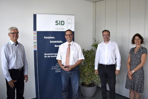 Dr. Klaus Jansen, Geschäftsführer des VIU (2. v. l.) mit der Institutsleitung des SID, Dr. Jürgen Stopporka, Dr. Thomas Kaulitz und Beatrix Genest (v. l.)