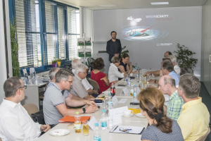 Herr Dr. Krüger von der GNF Gesellschaft zur Förderung der naturwissenschaftlich-technischen Forschung e. V. moderierte als Sprecher der Regionalgruppe Ost das Treffen 